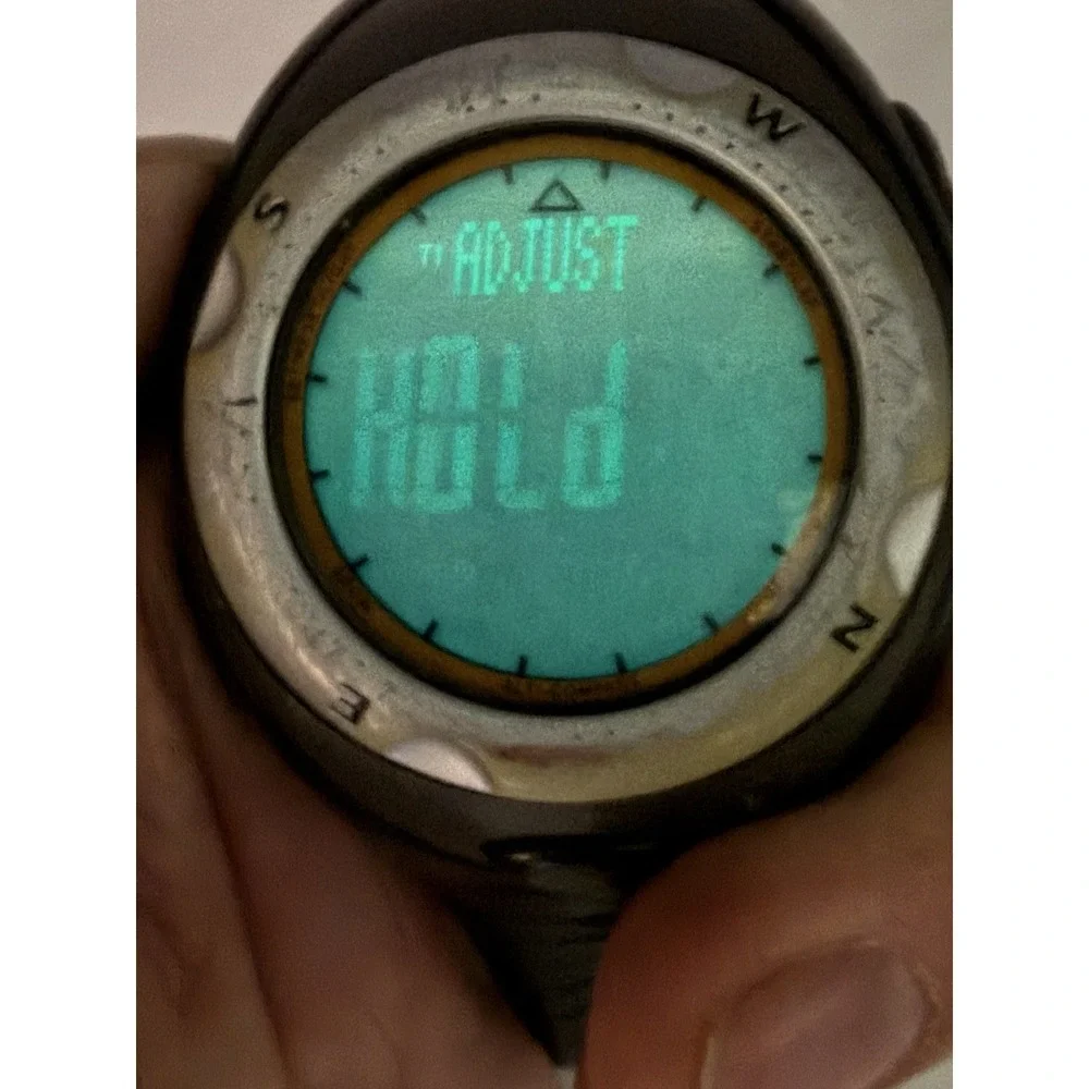 HIGHGEAR 0A7 Mens Watch Hi-Res Altimeter Swiss Sensor New Battery 44MM 8